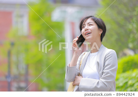 初夏城市_呼喚女人_特寫3 89442924