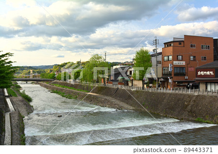 飛Tak高山 89443371