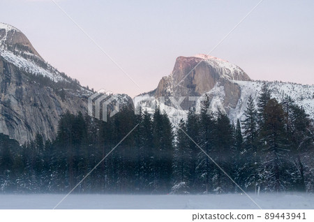 Last sunlight in Yosemite Last sunlight in Yosemite 89443941