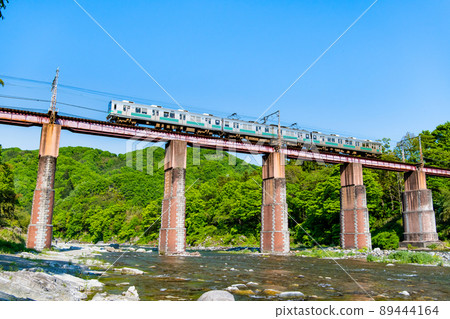 埼玉縣長瀞町秩父鐵道~橫穿荒川橋的電車~ 埼玉縣長瀞町秩父鐵道~橫穿荒川橋的電車~ 89444164