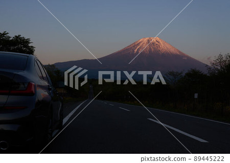 The road leading to Mt. Fuji illuminated by the setting sun 89445222