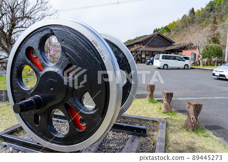 大隅橫川站蒸汽機車前輪 89445273