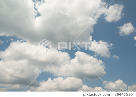 Blue sky with beautiful white fluffy clouds, natural looking summer sky Background. 89445580