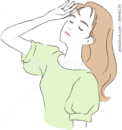 The upper body of a young woman holding her hand to block the sunlight 89446176