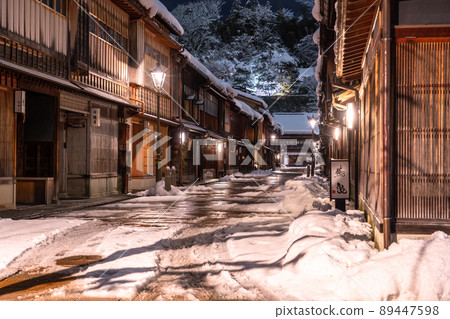 《石川縣》雪妝的東茶屋區，雪中的金澤市 89447598