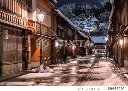 《石川縣》雪妝的東茶屋區,雪中的金澤市 《石川縣》雪妝的東茶屋區,雪中的金澤市 89447601