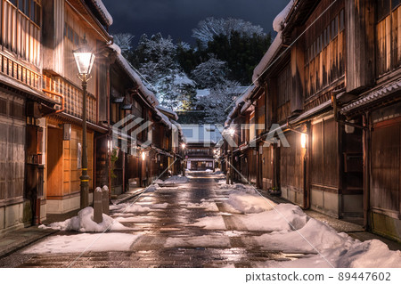 《Ishikawa Prefecture》 Higashi Chaya District with Snow Makeup, Kanazawa City in the Snow 《Ishikawa Prefecture》 Higashi Chaya District with Snow Makeup, Kanazawa City in the Snow 89447602
