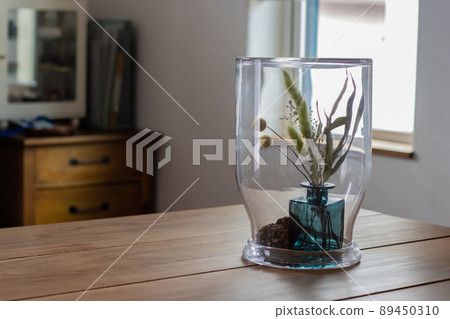 Dried flowers and pine cones Dried flowers and pine cones 89450310