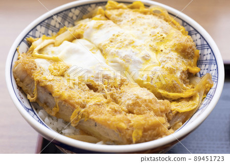 里脊肉鬆丼 里脊肉鬆丼 89451723
