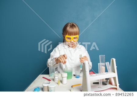 Young scientist child making experiments in his home laboratory. Science child girl 89452265
