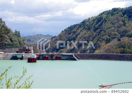 Shirakawa Dam in early May, Takamine, Nishiokitama District, Iide Town, Yamagata Prefecture Shirakawa Dam in early May, Takamine, Nishiokitama District, Iide Town, Yamagata Prefecture 89452602