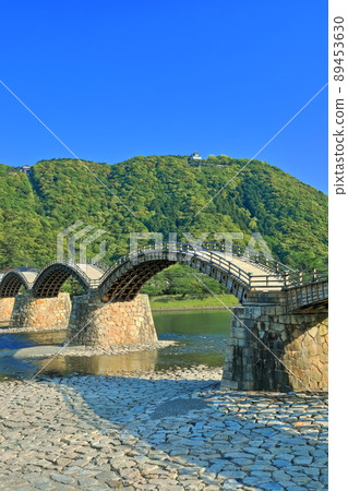 [Yamaguchi Prefecture] Kintaikyo Bridge and Iwakuni Castle under clear skies 89453630