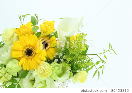 A refreshing arrangement of gerberas 89453813