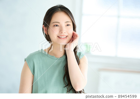 Women in their 20s Skin care image Women in their 20s Skin care image 89454599