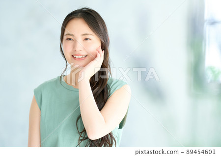 Women in their 20s Skin care image Women in their 20s Skin care image 89454601
