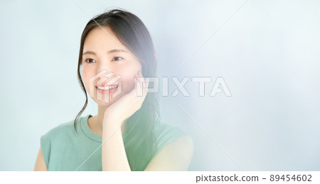 Women in their 20s Skin care image Women in their 20s Skin care image 89454602