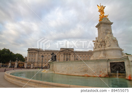 Monument and Buckingham Palace in London, England Monument and Buckingham Palace in London, England 89455075