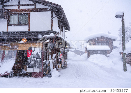 《Gifu Prefecture》 Snow-covered Shirakawa-go / winter gassho-zukuri village 89455377