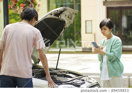 Young woman calling due to car breakdown Young woman calling due to car breakdown 89459853