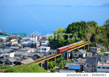 Blue Iyo-nada and sightseeing train "Iyo-nada Monogatari" (2nd generation) 89460863