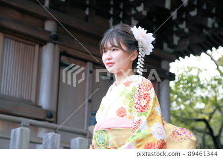 New adult woman in pale color kimono, adult kimono shooting, location shooting in kimono New adult woman in pale color kimono, adult kimono shooting, location shooting in kimono 89461344