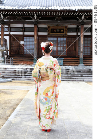 New adult woman in pale color kimono, adult kimono shooting, location shooting in kimono New adult woman in pale color kimono, adult kimono shooting, location shooting in kimono 89461389