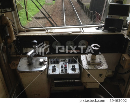 Train's driver's seat 89463002