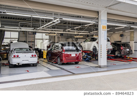 Cars undergoing inspection and maintenance at a maintenance shop 89464823