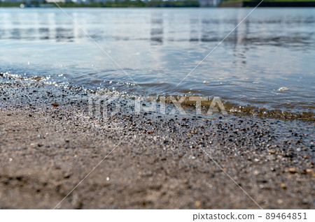 東京港區台場海浪拍打海灘的景象 東京港區台場海浪拍打海灘的景象 89464851