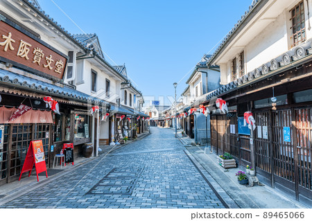 山口縣柳井市，晴天時柳井白壁的街道 89465066