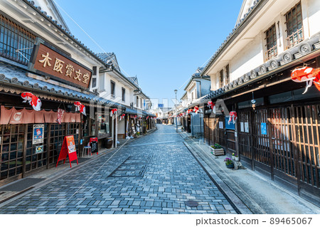 山口縣柳井市,晴天時柳井白壁的街道 山口縣柳井市,晴天時柳井白壁的街道 89465067