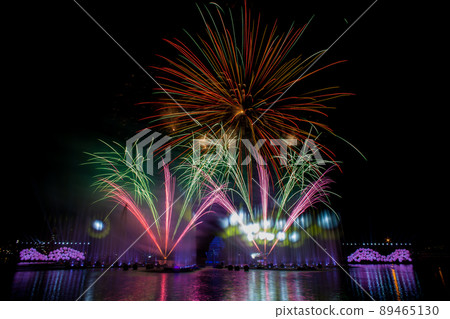 Beautiful fireworks in the night sky. Beautiful fireworks in the night sky. 89465130