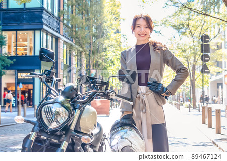 Large motorcycle and business woman Marunouchi 89467124
