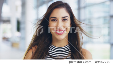 I face business challenges with a smile I face business challenges with a smile 89467770