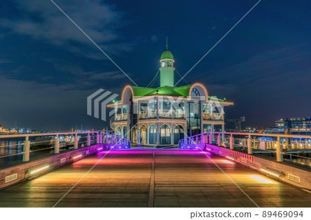 Pukarisanbashi at night colored in rainbow colors 89469094