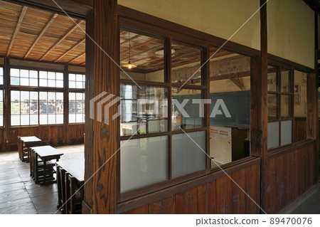 [Cape Branch School, 24 Hitomikan (Classroom)] Taura Ko, Shodoshima-cho, Shozu-gun, Kagawa Prefecture 89470076