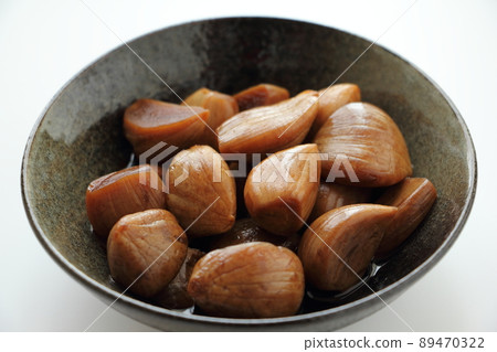 Pickled garlic in soy sauce Pickled garlic in soy sauce 89470322