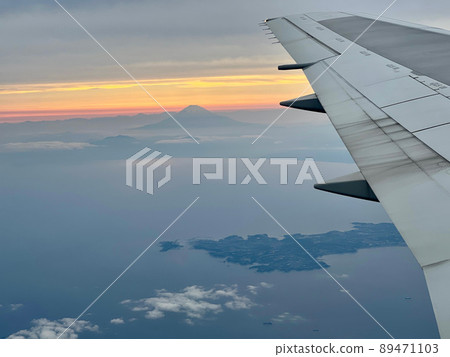 Fuji seen from the sky 89471103