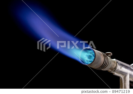 Gas burner that gives off a blue flame Gas burner that gives off a blue flame 89471219