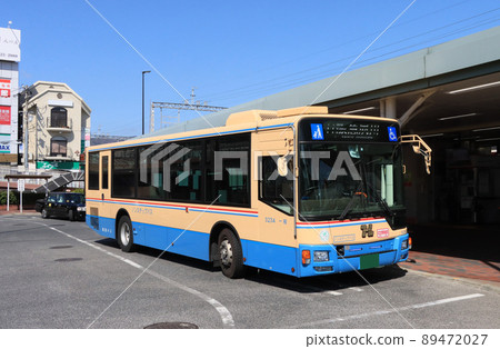 Hankyu Bus stopped in front of Shukugawa Station 89472027