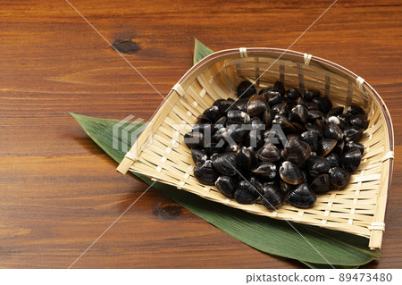 Clams on the colander Clams on the colander 89473480