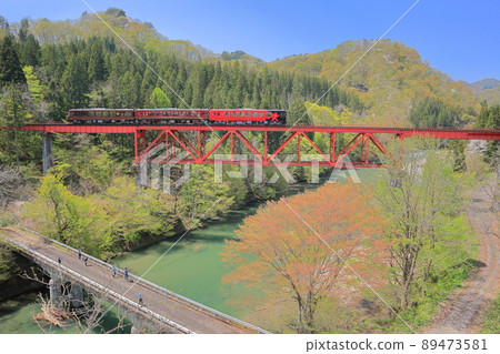 觀光列車“鐵三兄弟” 89473581