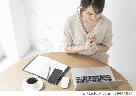 在線交流的女人 89474084