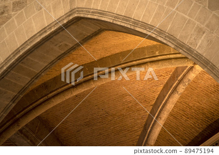 valencia gothic church arch detail 89475194