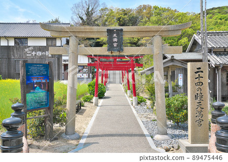 [Twenty-four Hitomi Movie Village (Twenty-four Hitomi Tenmangu)] Taura Ko, Shodoshima-cho, Shozu-gun, Kagawa Prefecture 89475446