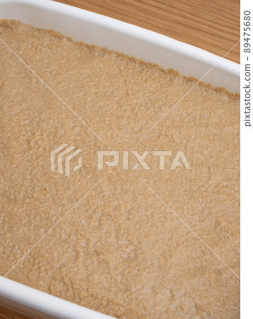 Bran bed in a container 89475680