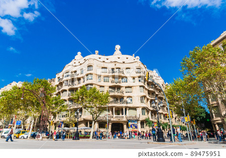World heritage La Pedrera * Some soft focus 89475951