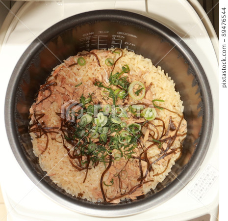 Freshly cooked rice 89476544