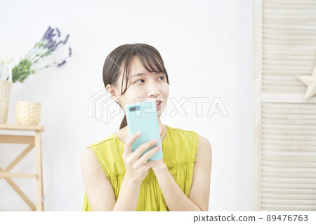 Women's smartphone thinking living room Women's smartphone thinking living room 89476763