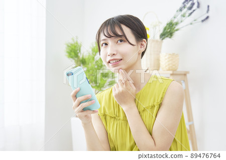Women's smartphone thinking living room Women's smartphone thinking living room 89476764